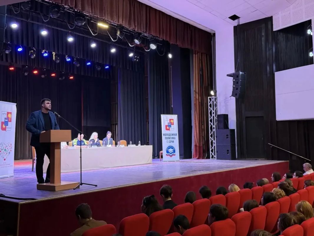 14 октября. Центр национальных культур имени К. С. Мазлумяна. «Профилактический маршрут безопасности» — и более 500 молодых людей в зале 14 октября. Центр национальных культур имени К. С. Мазлумяна. «Профилактический маршрут безопасности» — и более 500 молодых людей в зале