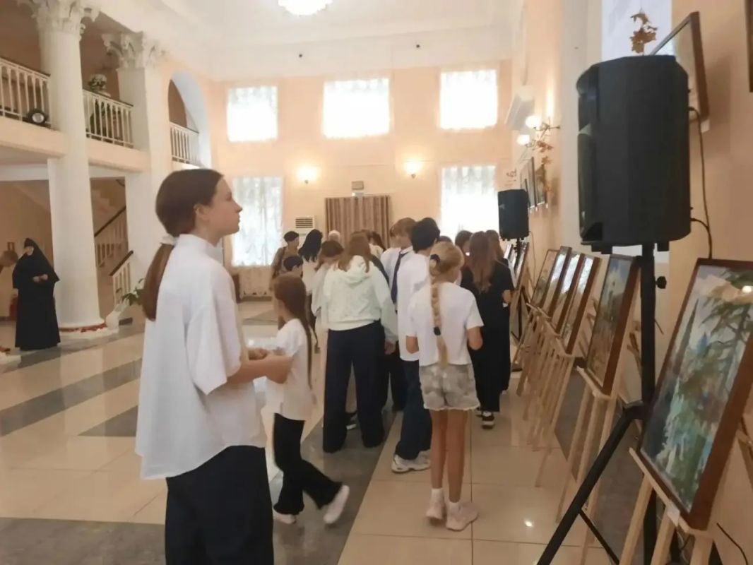 В Доме творчества и досуга «Луч» открылась выставка современных художников «Монастырь под покровом Царицы Небесной» В Доме творчества и досуга «Луч» открылась выставка современных художников «Монастырь под покровом Царицы Небесной»