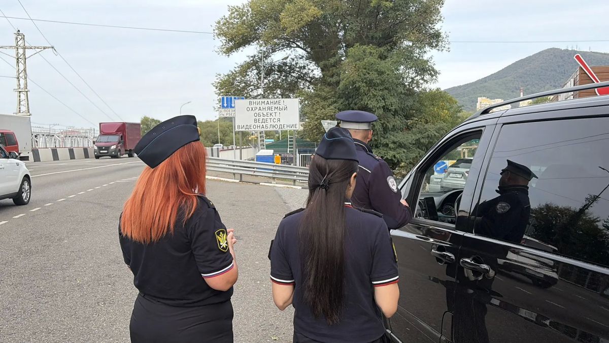 В Сочи прошел рейд по выявлению должников с помощью комплекса «Дорожный пристав» В Сочи прошел рейд по выявлению должников с помощью комплекса «Дорожный пристав»