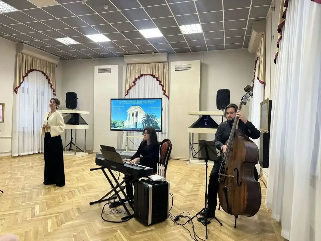В Сочинском художественном музее имени Д. Д. Жилинского состоялся вечер памяти И. В. Жолтовского и А. Д. Метелева. Мероприятие приурочено к 90-летию памятника федерального значения «Дом Уполномоченного ВЦИК» (1935–1936 годы) В Сочинском художественном музее имени Д. Д. Жилинского состоялся вечер памяти И. В. Жолтовского и А. Д. Метелева. Мероприятие приурочено к 90-летию памятника федерального значения «Дом Уполномоченного ВЦИК» (1935–1936 годы)