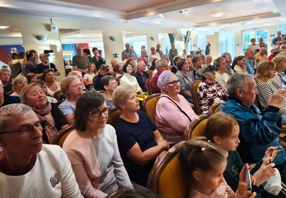 16 октября в Лазаревском Центре национальных культур им. К.С. Мазлумяна состоялся концерт «Под Покровом Богородицы с казачьей песней!», приуроченный к двум значимым датам — Покрову Пресвятой Богородицы и Дню образования... 16 октября в Лазаревском Центре национальных культур им. К.С. Мазлумяна состоялся концерт «Под Покровом Богородицы с казачьей песней!», приуроченный к двум значимым датам — Покрову Пресвятой Богородицы и Дню образования...