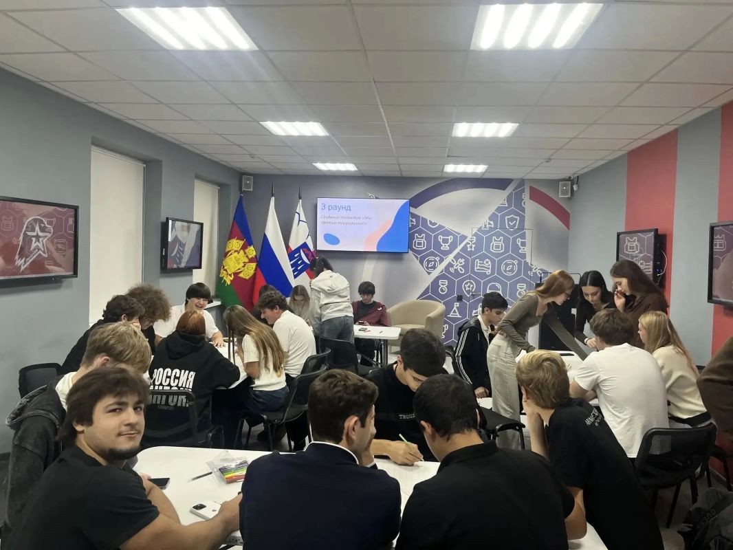 Наши студенты приняли участие в интеллектуальной игре «Квиз безопасности» Наши студенты приняли участие в интеллектуальной игре «Квиз безопасности»