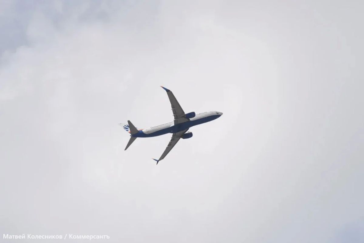 По данным на 10:35 мск 19 октября, в аэропорту Сочи задерживаются девять рейсов на прилет и вылет