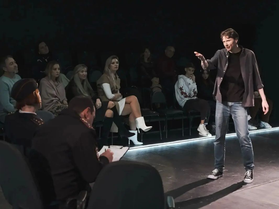 Глава Сочи Андрей Прошунин в рамках рабочего визита посетил «Новый Театр Сочи» Глава Сочи Андрей Прошунин в рамках рабочего визита посетил «Новый Театр Сочи»