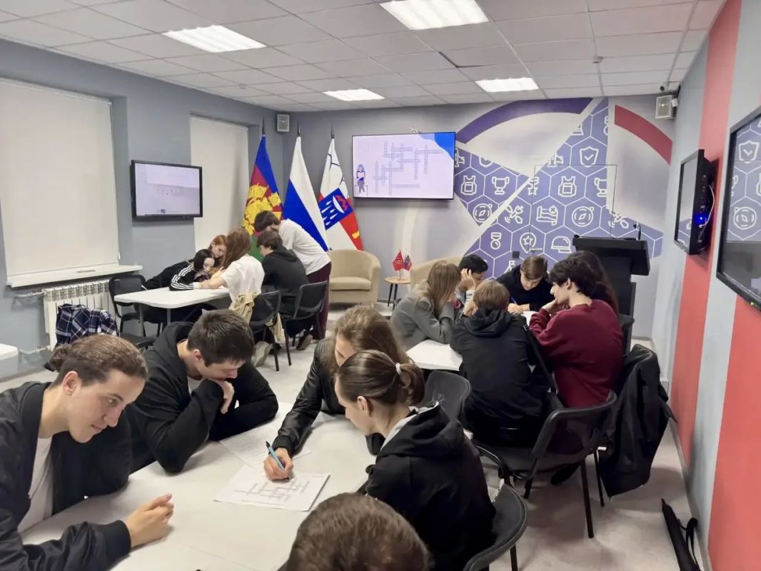 В цифровом Доме Юнармии состоялась интеллектуальная игра «Квиз безопасности» В цифровом Доме Юнармии состоялась интеллектуальная игра «Квиз безопасности»