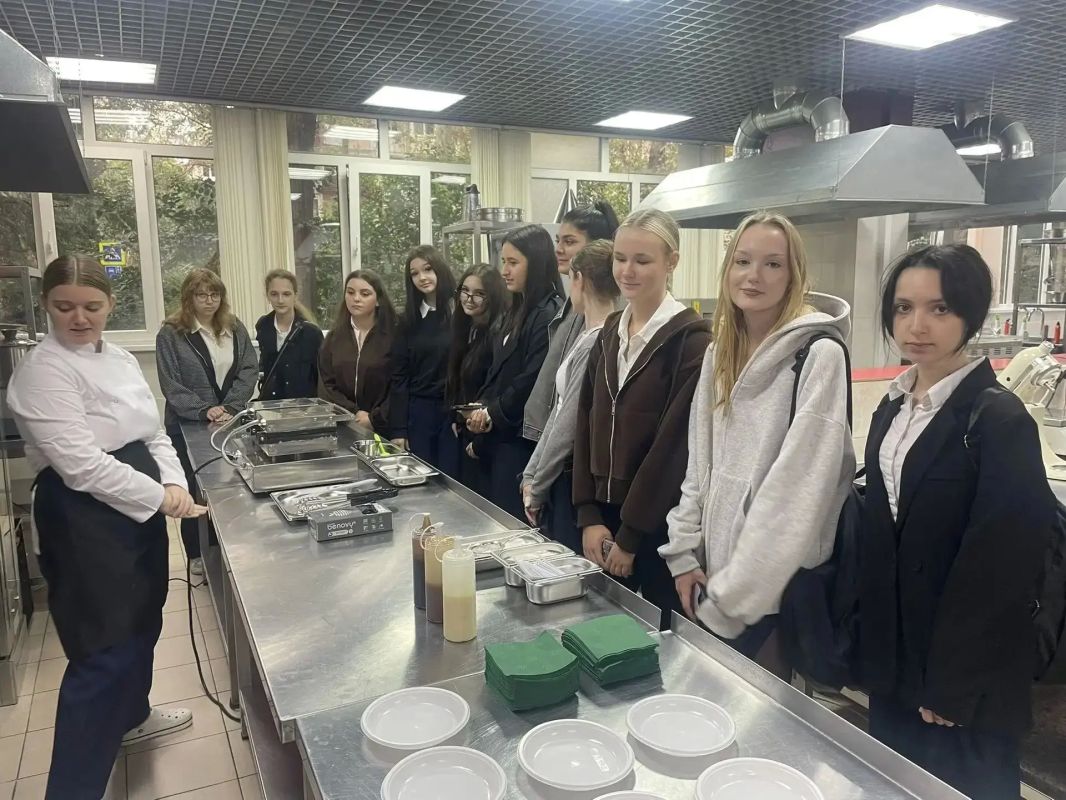 Две недели на выбор будущего: в Сочи с 6 по 23 октября 2026 года прошла масштабная серия профориентационных проб «Билет в будущее» Две недели на выбор будущего: в Сочи с 6 по 23 октября 2026 года прошла масштабная серия профориентационных проб «Билет в будущее»