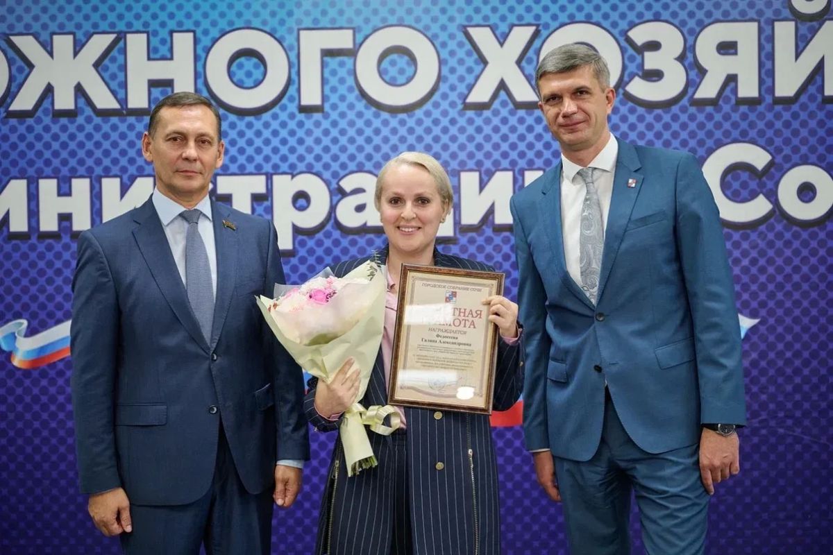 В Сочи в честь Дня работника автомобильного и городского пассажирского транспорта и Дня работников дорожного хозяйства наградили сотрудников отрасли В Сочи в честь Дня работника автомобильного и городского пассажирского транспорта и Дня работников дорожного хозяйства наградили сотрудников отрасли