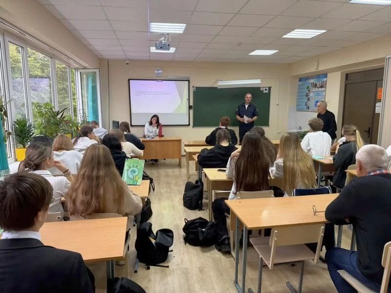 В Сочи транспортные полицейские провели акцию «Безопасный путь» для школьников В Сочи транспортные полицейские провели акцию «Безопасный путь» для школьников