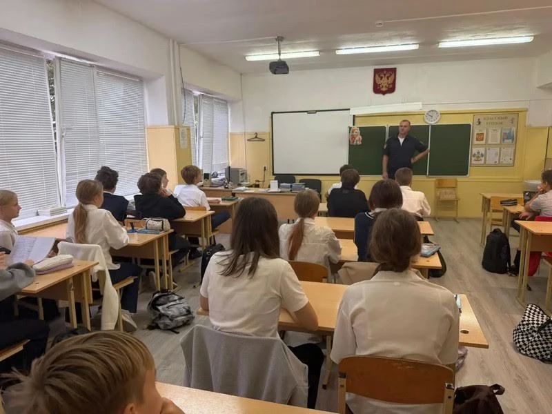В Сочи транспортные полицейские провели акцию «Безопасный путь» для школьников В Сочи транспортные полицейские провели акцию «Безопасный путь» для школьников