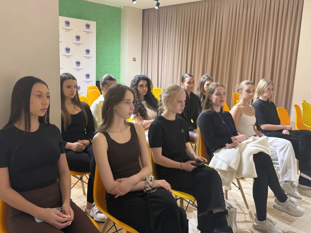 В Доме молодёжи стартовала подготовка к конкурсу «Мисс студенчество»! Впереди наших участниц ждут яркие репетиции, новые знакомства, работа над собой и, конечно, незабываемые эмоции! Мы рады представить вам состав наших... В Доме молодёжи стартовала подготовка к конкурсу «Мисс студенчество»! Впереди наших участниц ждут яркие репетиции, новые знакомства, работа над собой и, конечно, незабываемые эмоции! Мы рады представить вам состав наших...