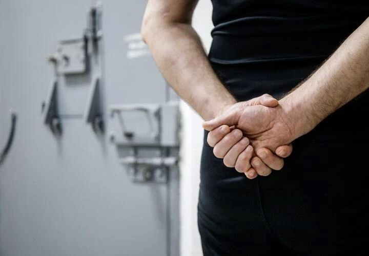 В Адлере суд приговорил троих экс-полицейских к 3,5 годам колонии общего режима за превышение полномочий