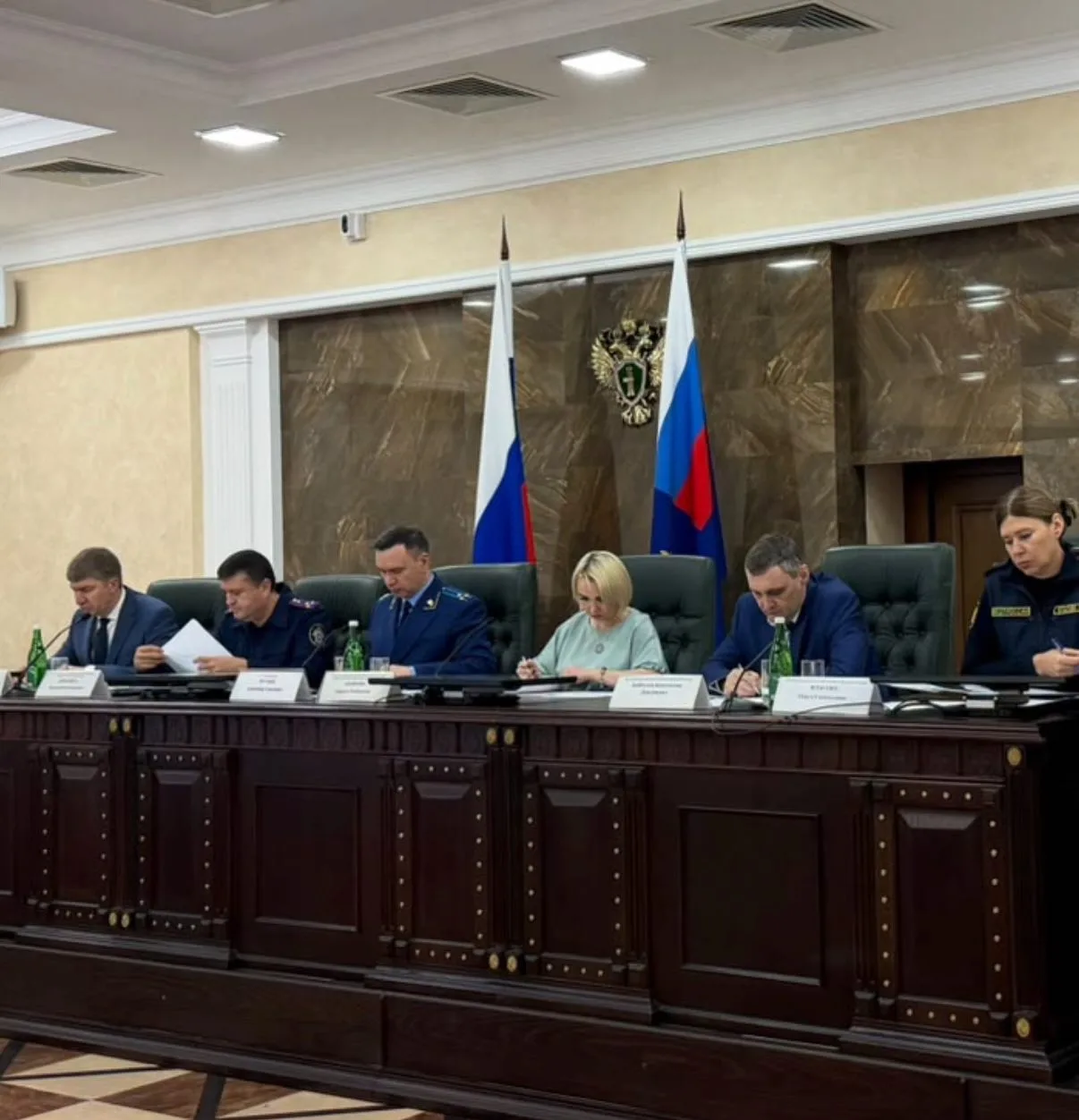 Сегодня, 29 октября 2026 года, под председательством и.о. прокурора края Александра Трухина проведено заседание межведомственной рабочей группы по вопросам соблюдения трудовых прав граждан