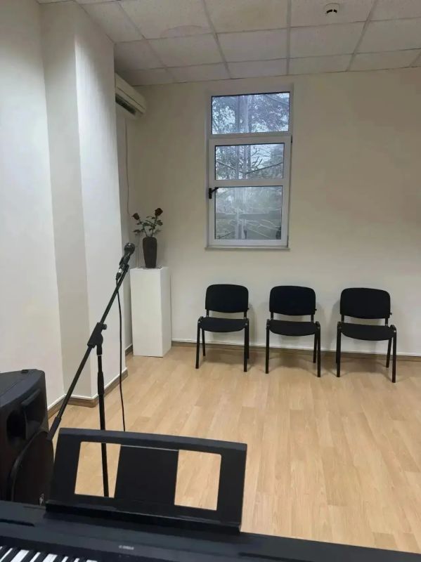 В рамках муниципальной программы городакурорта Сочи «Развитие отрасли «Культура» в «АМЦ «Родина» продолжаются ремонтные работы фасада и помещений здания В рамках муниципальной программы городакурорта Сочи «Развитие отрасли «Культура» в «АМЦ «Родина» продолжаются ремонтные работы фасада и помещений здания