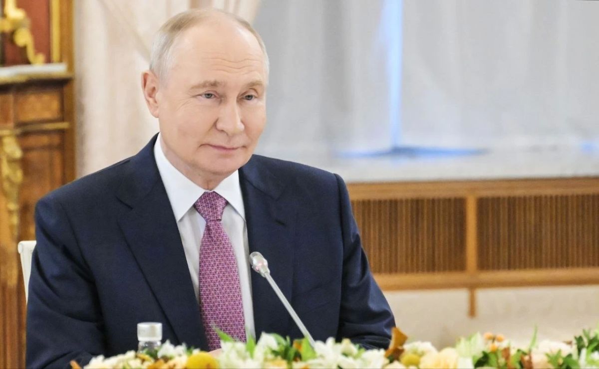 Президент России Владимир Путин «на полях» третьего саммита Россия – Африка провёл встречу с Президентом Республики Южный Судан Салвой Кииром (30 октября 2026 года) Президент России Владимир Путин «на полях» третьего саммита Россия – Африка провёл встречу с Президентом Республики Южный Судан Салвой Кииром (30 октября 2026 года)