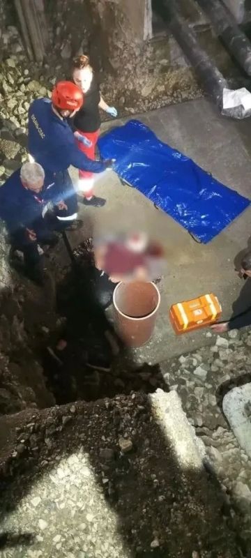 С четырехметровой высоты упала женщина в канаву на стройплощадке в Сочи С четырехметровой высоты упала женщина в канаву на стройплощадке в Сочи
