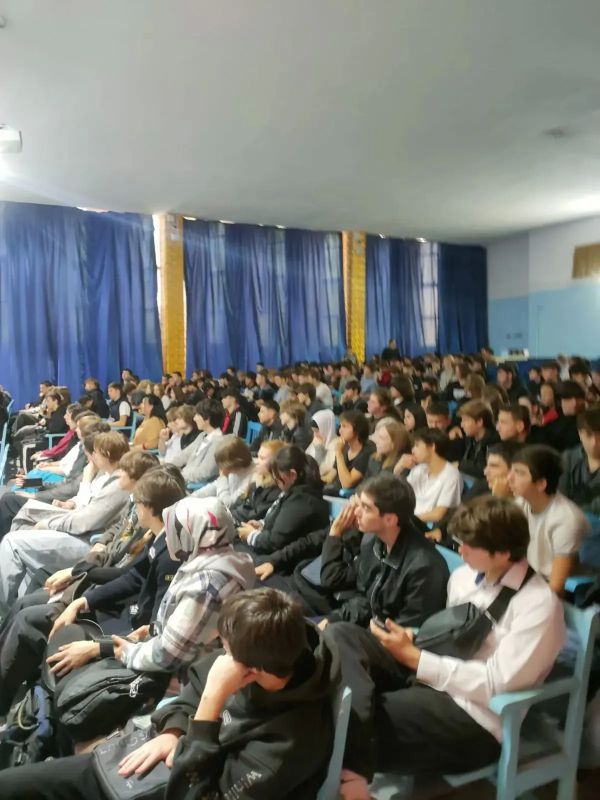 В Сочинском профессиональном техникуме прошел «Маршрут безопасности» В Сочинском профессиональном техникуме прошел «Маршрут безопасности»