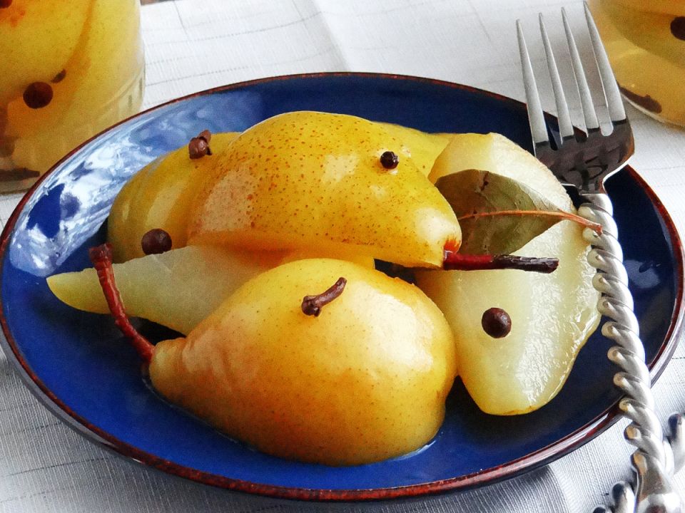 Пряные маринованные груши: идеальная закуска, которая точно удивит