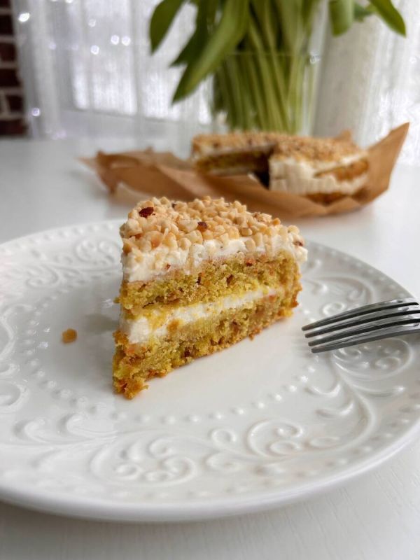 Легкий постный морковный торт с кокосовым кремом