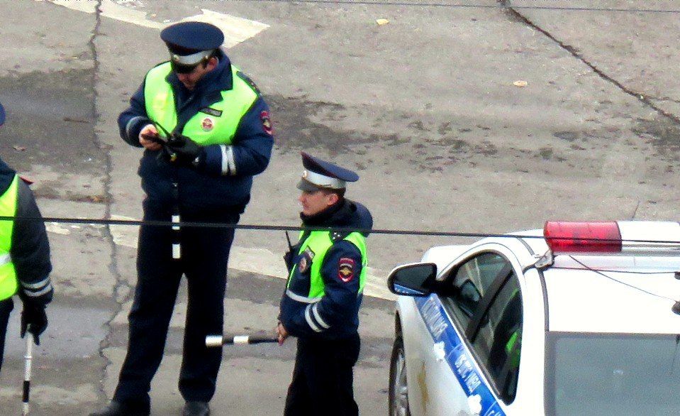 Когда водитель обязан остановиться по требованию ГАИ: что нужно знать