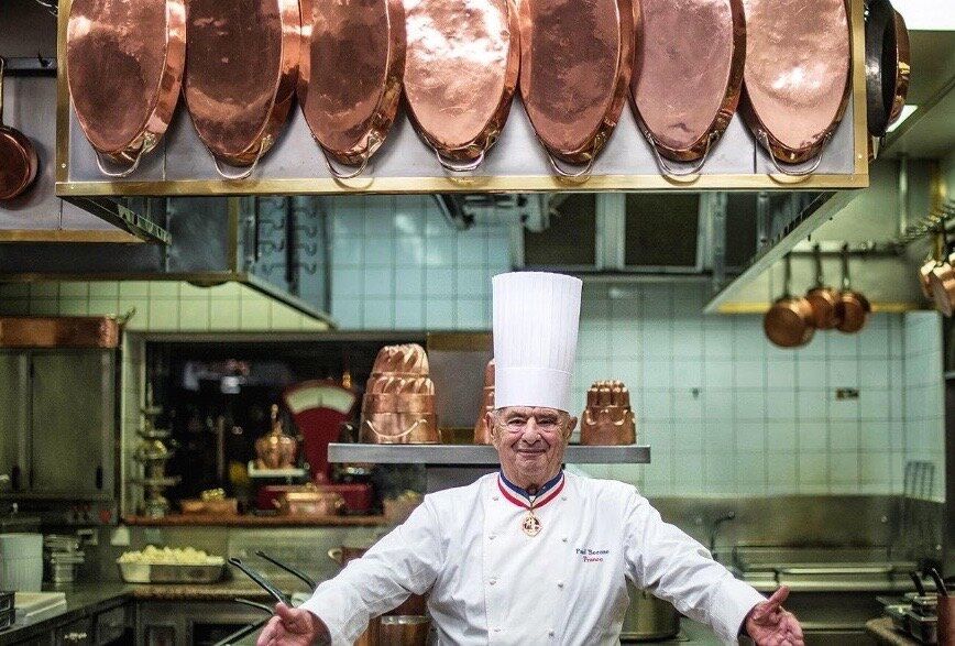 Тесто, курица, творог и яйцо: кулинарные шедевры Лиона